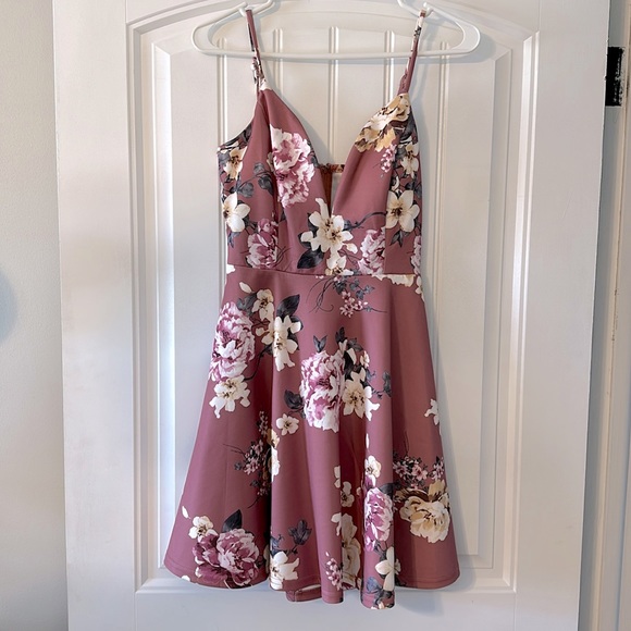 Trac Dresses & Skirts - NWOT floral cocktail dress